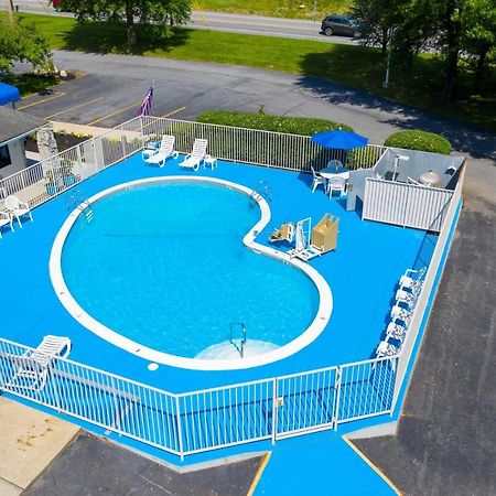 American Inn Карлайл Экстерьер фото