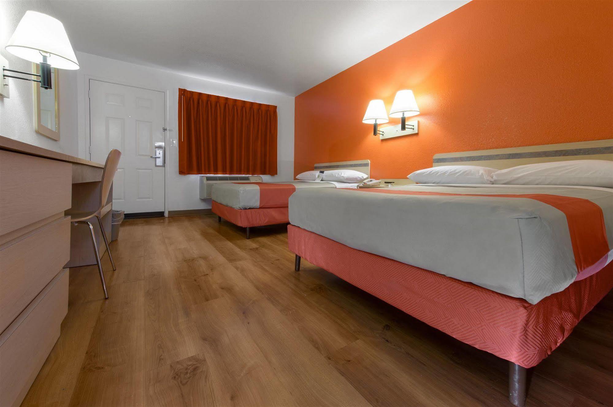 American Inn Карлайл Экстерьер фото