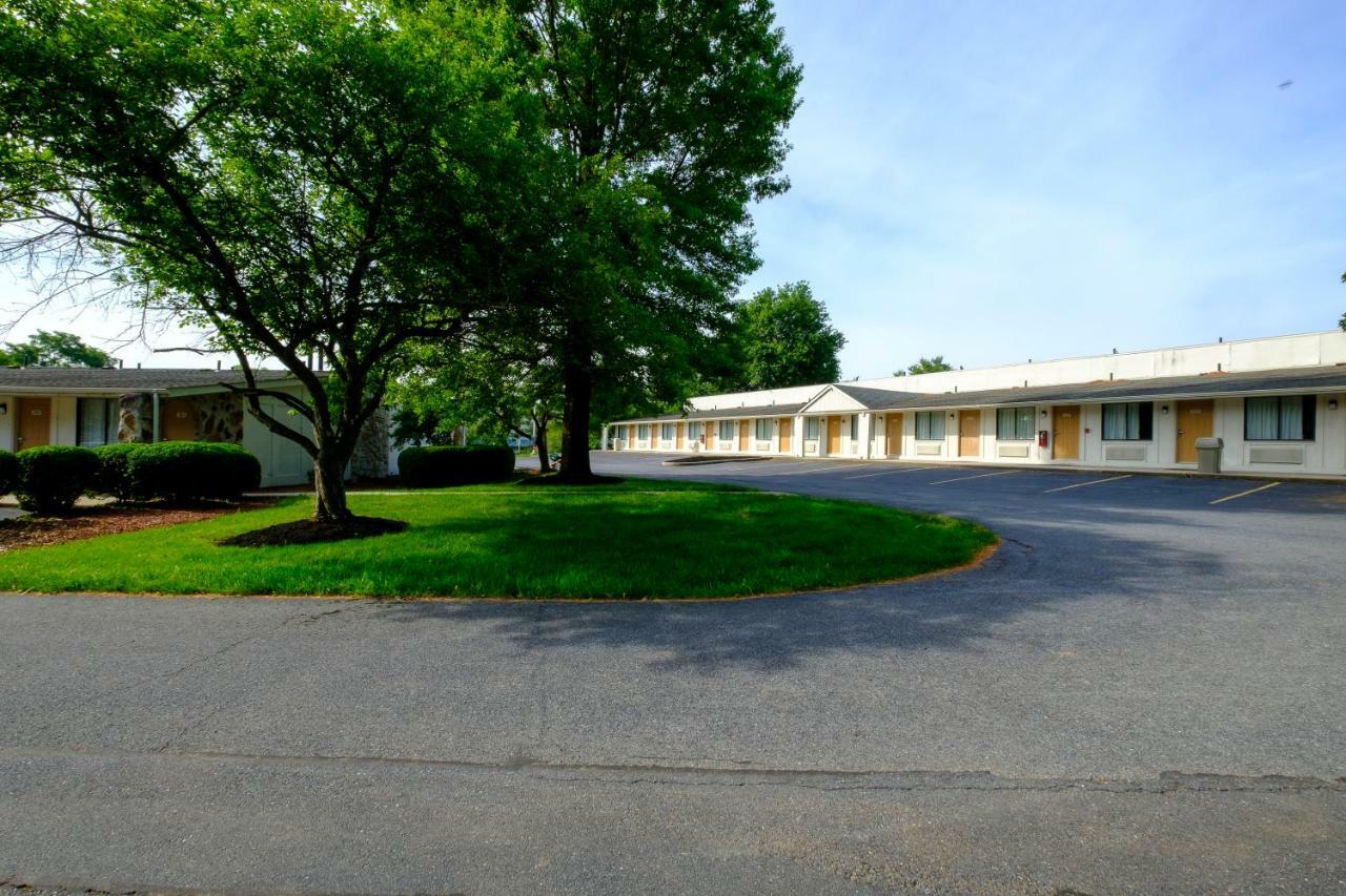 American Inn Карлайл Экстерьер фото